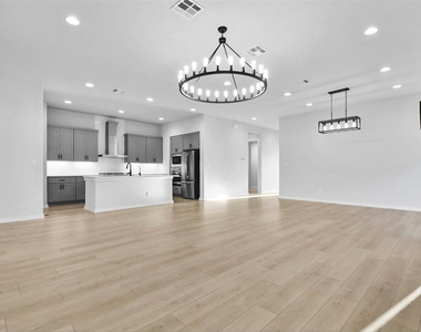 1546 Escarpment - Photo Thumbnail 4