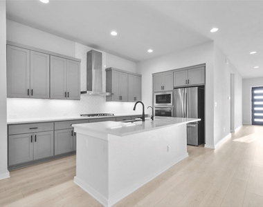 1546 Escarpment - Photo Thumbnail 5