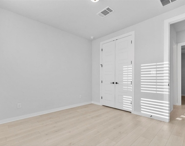 1546 Escarpment - Photo Thumbnail 17