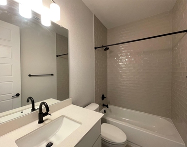 1546 Escarpment - Photo Thumbnail 22