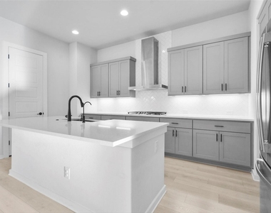 1546 Escarpment - Photo Thumbnail 6