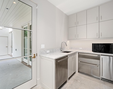 4500 River Wood Ct - Photo Thumbnail 31