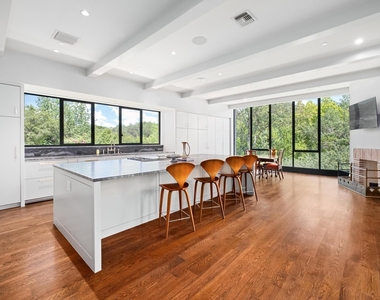4500 River Wood Ct - Photo Thumbnail 12