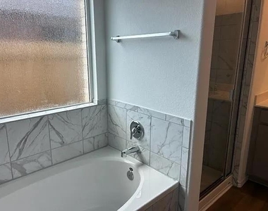 607 Water Way Ave - Photo Thumbnail 1