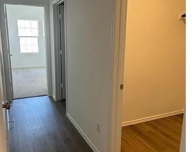 607 Water Way Ave - Photo Thumbnail 7