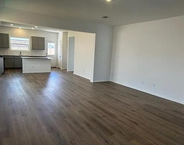 607 Water Way Ave - Photo Thumbnail 8