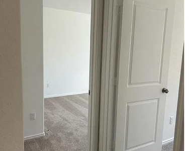 607 Water Way Ave - Photo Thumbnail 5