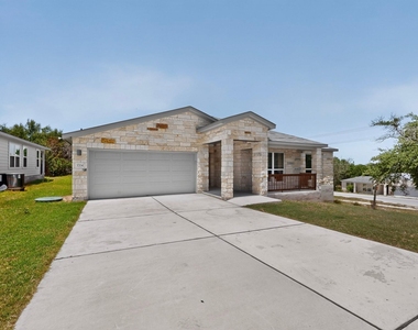 3704 Allegiance Ave - Photo Thumbnail 2