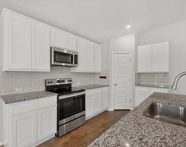 3704 Allegiance Ave - Photo Thumbnail 10