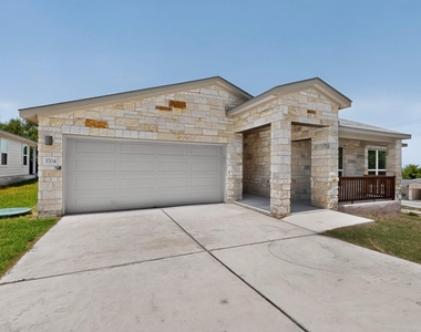 3704 Allegiance Ave - Photo Thumbnail 3