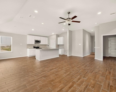 3704 Allegiance Ave - Photo Thumbnail 7