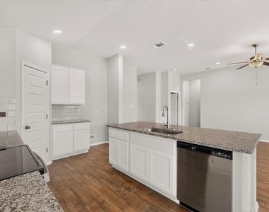 3704 Allegiance Ave - Photo Thumbnail 11