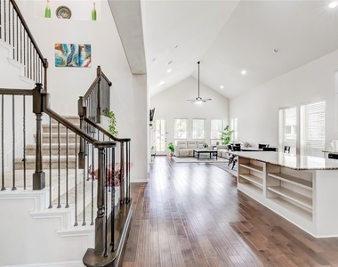 1012 Clearwell St - Photo Thumbnail 5
