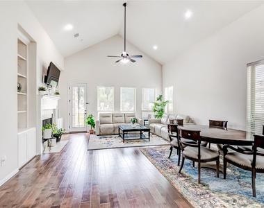 1012 Clearwell St - Photo Thumbnail 7