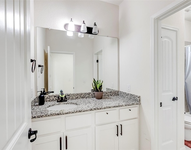 1012 Clearwell St - Photo Thumbnail 27