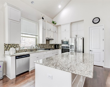 1012 Clearwell St - Photo Thumbnail 13