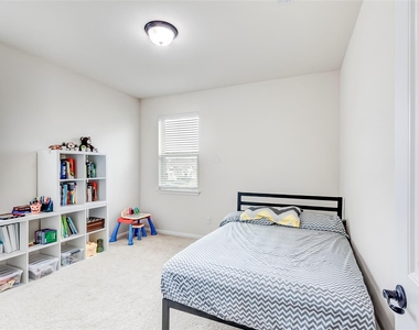 1012 Clearwell St - Photo Thumbnail 26