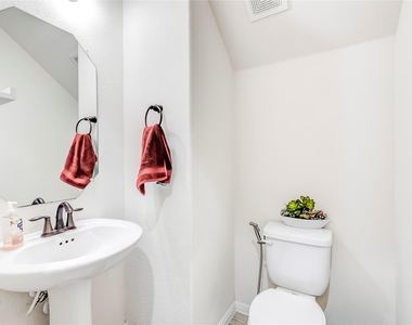 1012 Clearwell St - Photo Thumbnail 16