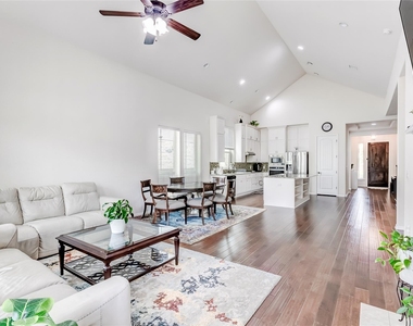 1012 Clearwell St - Photo Thumbnail 8