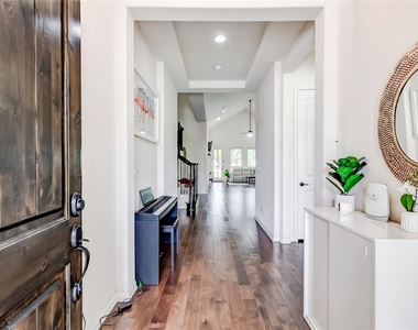 1012 Clearwell St - Photo Thumbnail 4