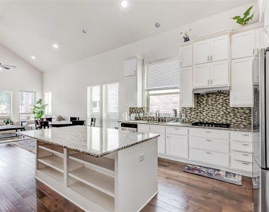 1012 Clearwell St - Photo Thumbnail 12