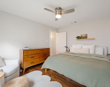 1214 Stobaugh St - Photo Thumbnail 4