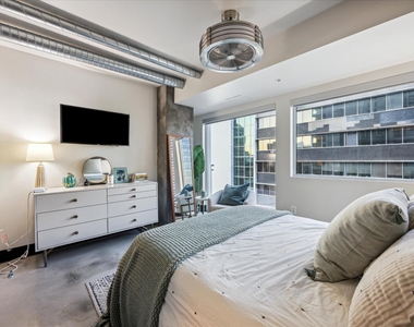 800 Brazos St - Photo Thumbnail 11
