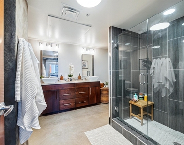 800 Brazos St - Photo Thumbnail 10