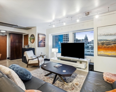800 Brazos St - Photo Thumbnail 3