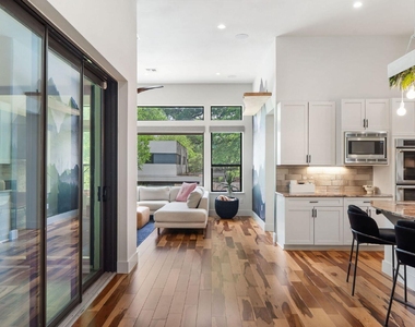 1102 W Monroe St - Photo Thumbnail 19