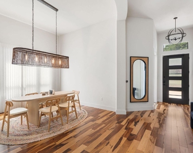1102 W Monroe St - Photo Thumbnail 11
