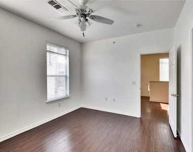 2606 Wilson St - Photo Thumbnail 8
