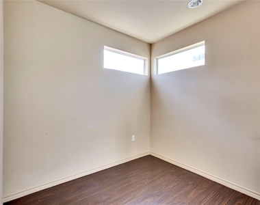 2606 Wilson St - Photo Thumbnail 10