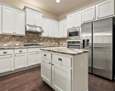 11704 Quintana Cv - Photo Thumbnail 17