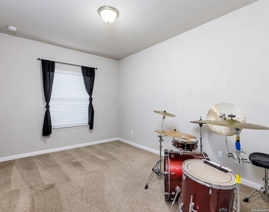 241 Silver Maple Dr - Photo Thumbnail 13