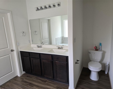 720 Mallow Rd - Photo Thumbnail 11