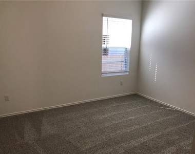 720 Mallow Rd - Photo Thumbnail 5