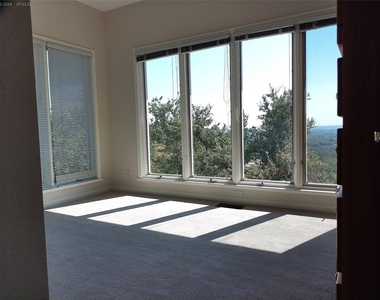 525 Northwood Hills Dr - Photo Thumbnail 16