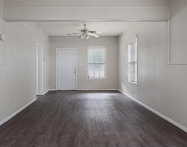 2318 Willow St - Photo Thumbnail 5