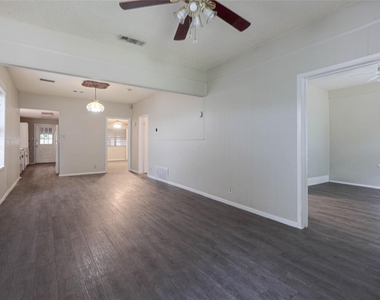 2318 Willow St - Photo Thumbnail 3