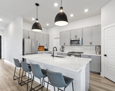 107 Breda Ave - Photo Thumbnail 6