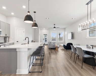 107 Breda Ave - Photo Thumbnail 9