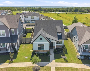 107 Breda Ave - Photo Thumbnail 2