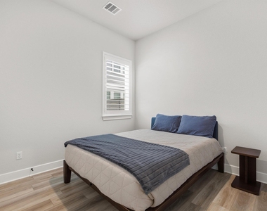 107 Breda Ave - Photo Thumbnail 20