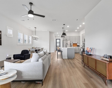 107 Breda Ave - Photo Thumbnail 11
