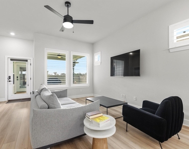 107 Breda Ave - Photo Thumbnail 13