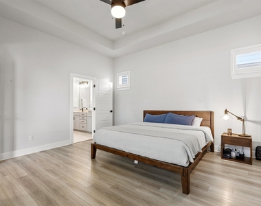 107 Breda Ave - Photo Thumbnail 15