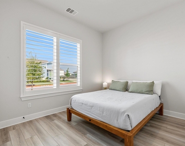 107 Breda Ave - Photo Thumbnail 22