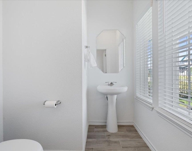 9015 Lookse Ln - Photo Thumbnail 28