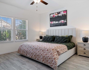 9015 Lookse Ln - Photo Thumbnail 3